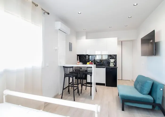 Elegant Suite Near Beach 7