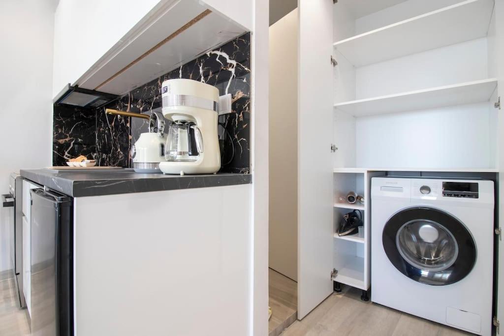 Elegant Near 7 Apartment